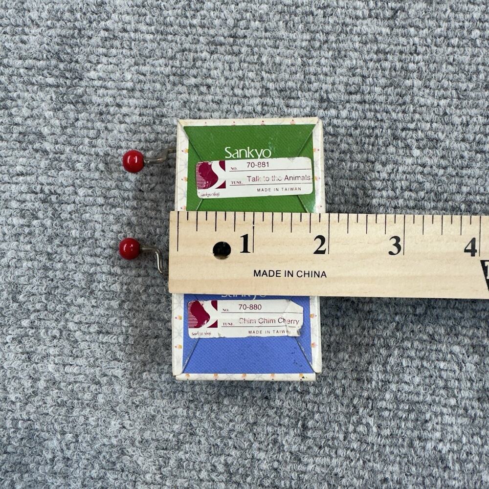 Lot 2 VTG Sankyo Hand Crank Music Boxes Little Grey Rabbit Chim Chim Talk Animal - Picture 3 of 7